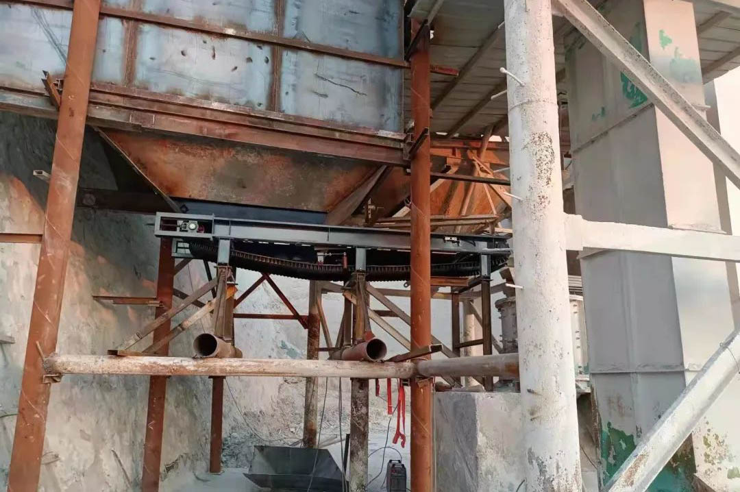 山西陽泉配比（連續(xù)計量）定量給料機(jī)兩臺
